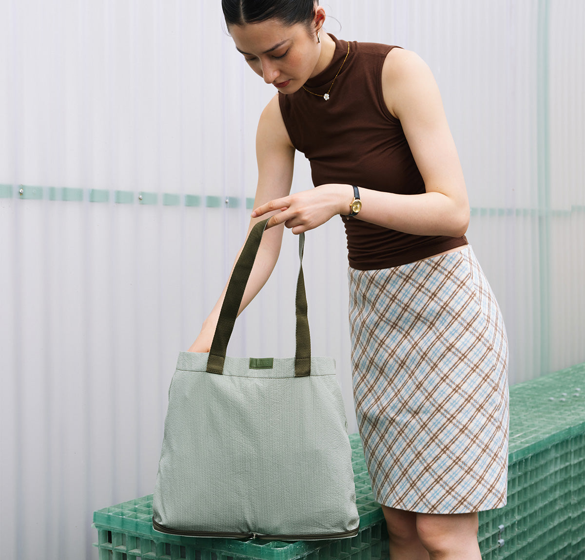 Tote bag - Convenient for everyday use, commuting to work or school