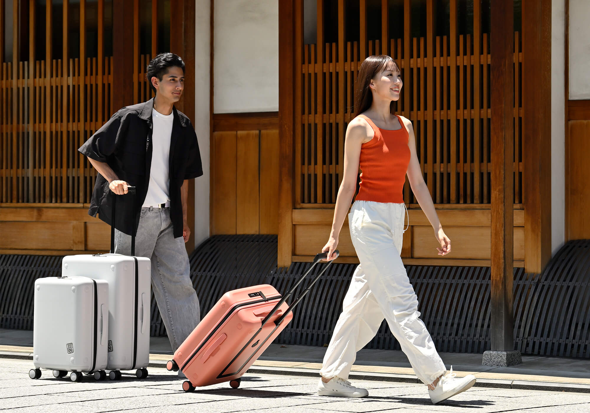 Dotsバッグ 軽やかに街を歩く